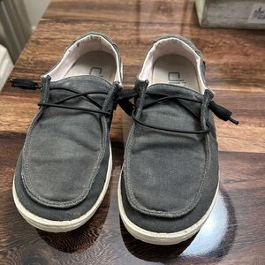 Hey Dude Woman size 6